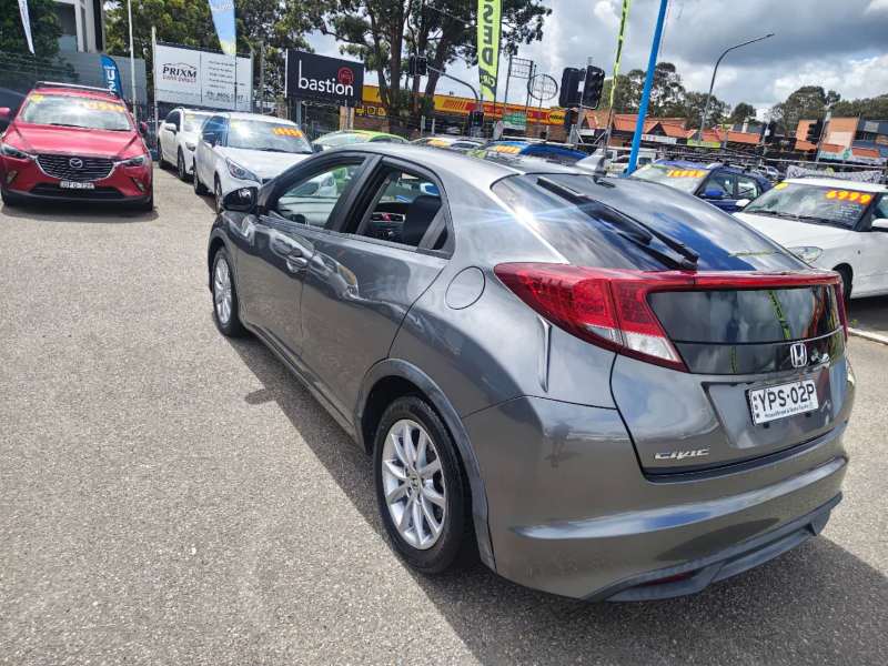 2015 HONDA CIVIC VTi-S auto, low kilometers, $ 11999 Great 1st car.