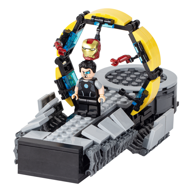 MOC1051 Movie Series 207Pcs Compatible With Tony Stark Suit-Up Gantry Bricks DIY Building Blocks Gifts Toys For Children