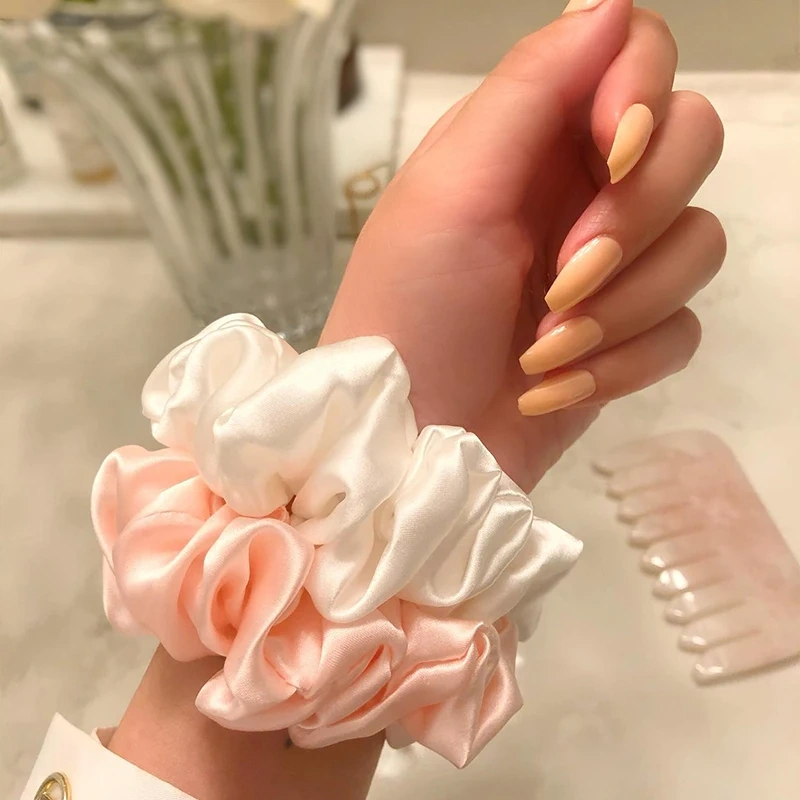 工場卸売カスタムロゴサテンシルクシュシュセットヘアアクセサリー大きなサテンシュシュヘアタイボックス付き