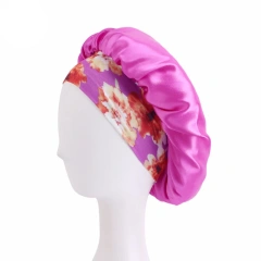 蝶と花のプリントが施されたサテンのボンネット、バンドハット、カーリーヘア用のサテンのヘアラップ
