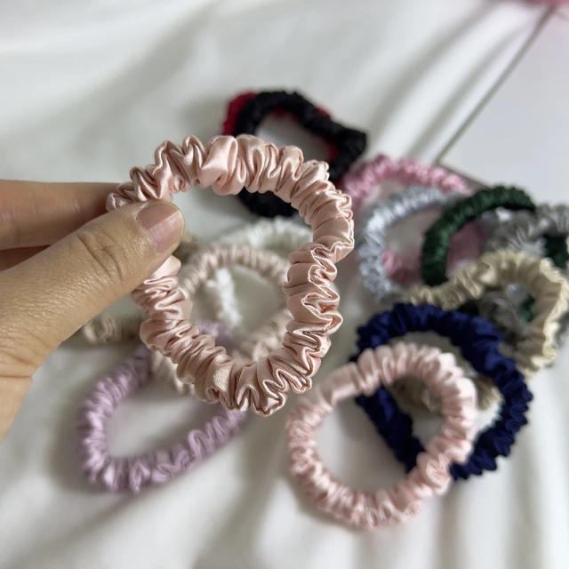 小さいサイズのサテンシュシュ 1cm スリムサイズのヘアシュシュ サテン伸縮性ヘアタイ