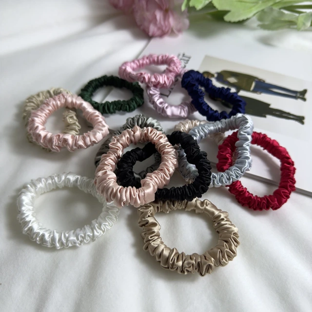 小さいサイズのサテンシュシュ 1cm スリムサイズのヘアシュシュ サテン伸縮性ヘアタイ