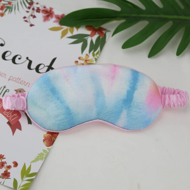 レインボーアイパッチは、圧力を下げてリラックスするソフトサテンの睡眠用アイマスクです。