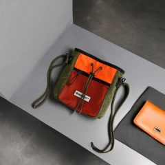 Hong Kong Style Neutral Collection Lady's New Fashionable Drawstring Shoulder Crossbody Bag Large Capacity Messenger Bag