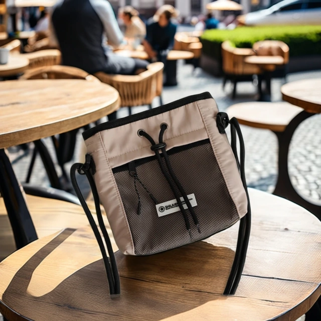 Hong Kong Style Neutral Collection Lady's New Fashionable Drawstring Shoulder Crossbody Bag Large Capacity Messenger Bag