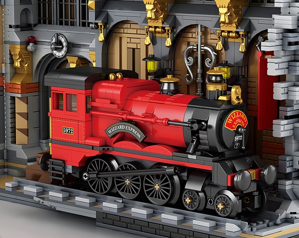 The train in the Reobrix 66031 Magic Station model.