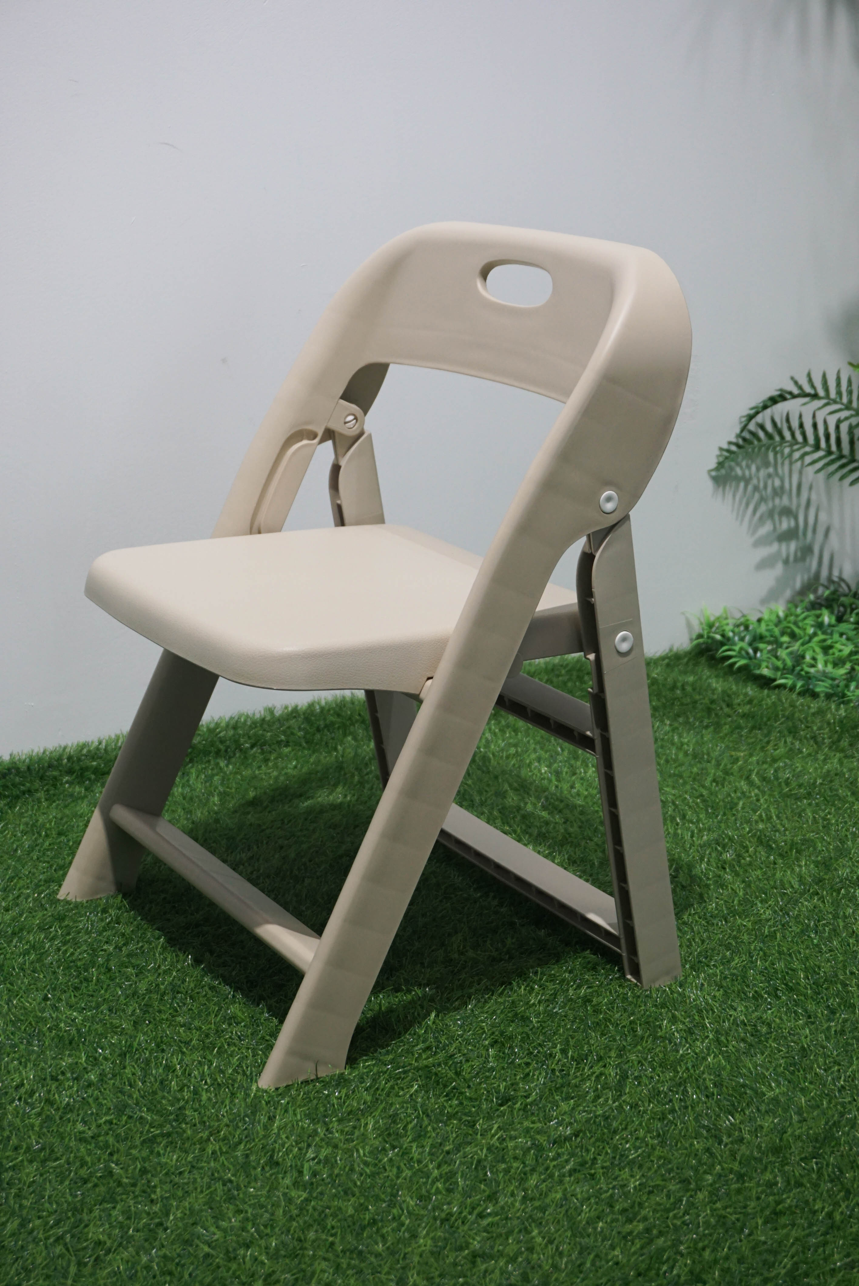 Macaron colored folding chair with backrest anti slip