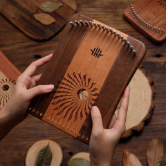 Hluru Kalyre Harpika 17 弦樱桃木与黑胡桃木组合 KL17-CBW