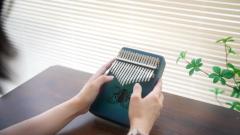 Huashu  Deer Palm Rest Hollow Mahogany Brown 17 Keys Kalimba KHL17