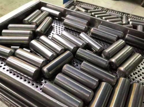 Tungsten carbide stud pins 