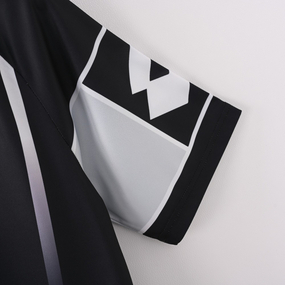 2000/01 Juventus Retro Jersey Black Replica   