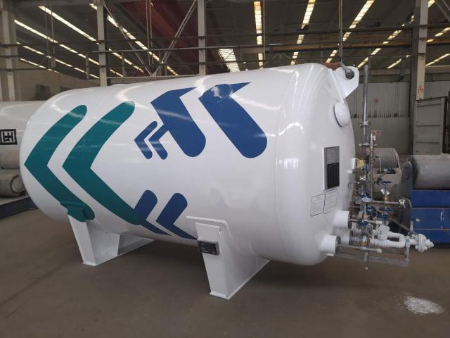 LNG storage tank