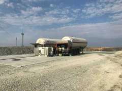 LNG refueling semi-trailer