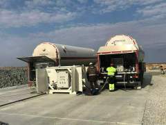 LNG refueling semi-trailer