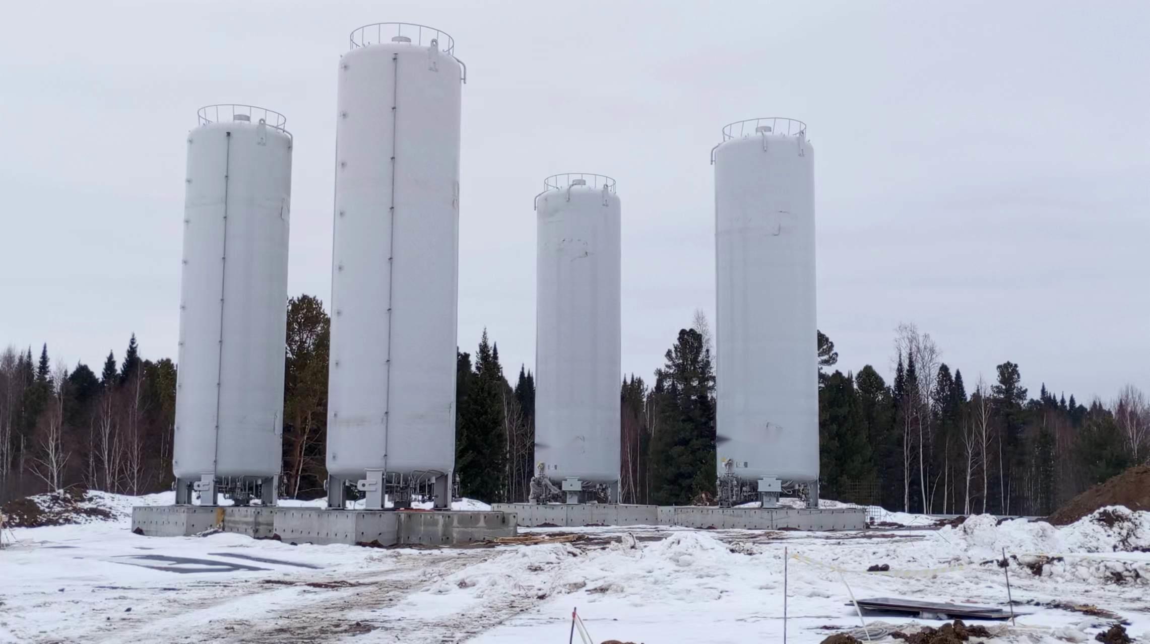 LNG storage tank