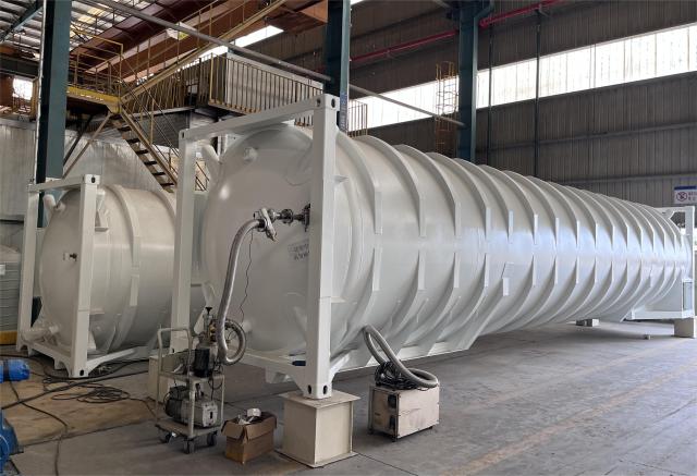 LHe container
