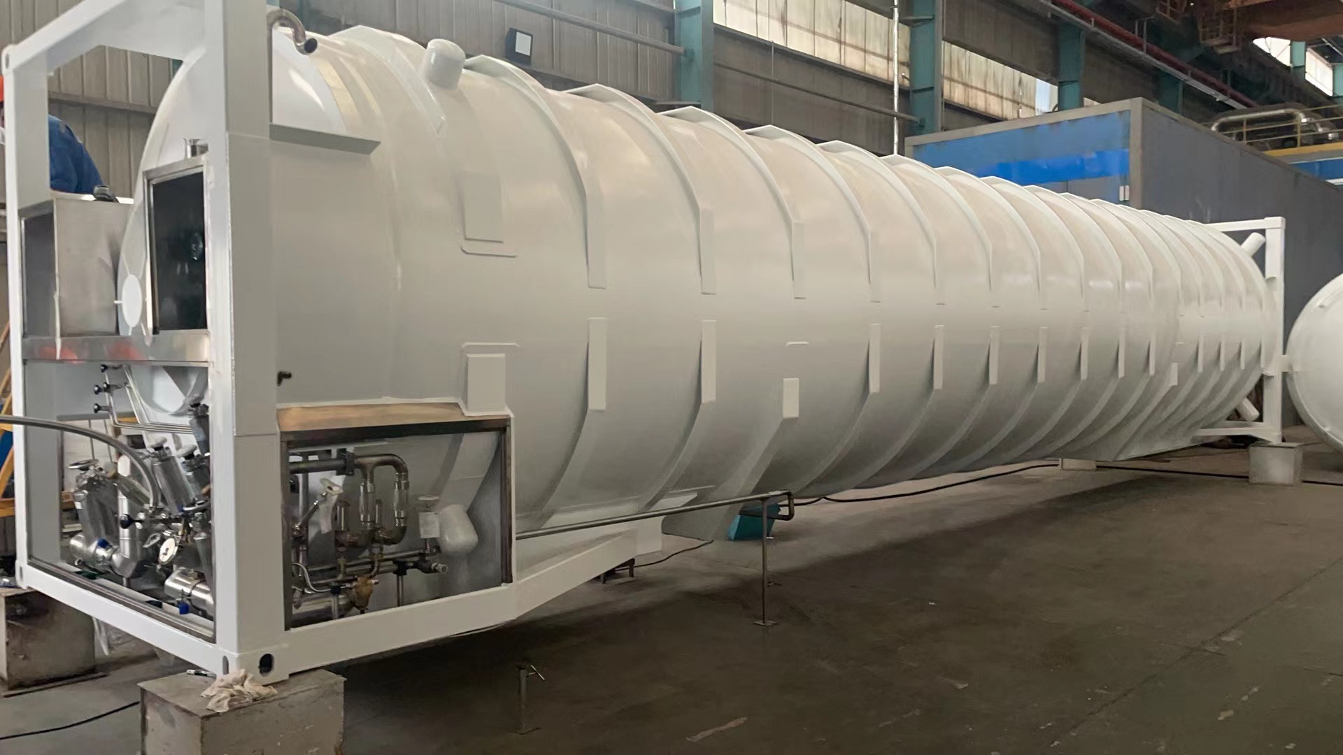 LHe container