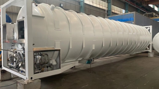 LHe container