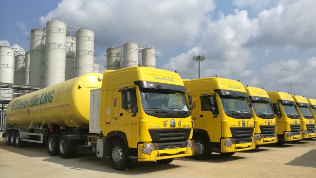 LNG transport semi-trailer