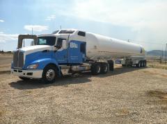 LNG transport semi-trailer