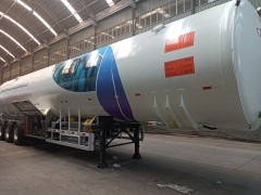 LNG transport semi-trailer