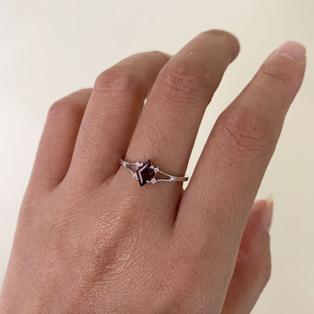 Natural Garnet Ring Sterling Silver Dainty Promise Rings Red January Birthstone Rings Art Deco Engagement Ring for Women