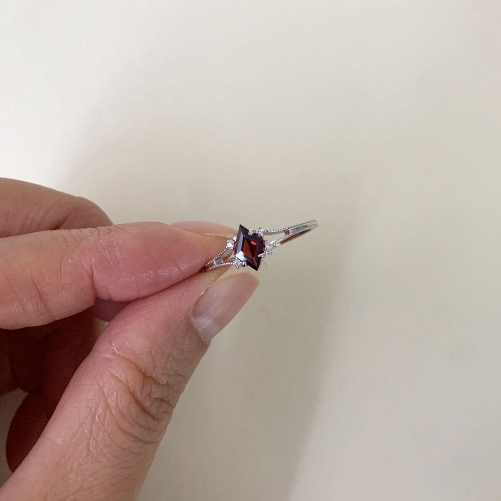 Natural Garnet Ring Sterling Silver Dainty Promise Rings Red January Birthstone Rings Art Deco Engagement Ring for Women