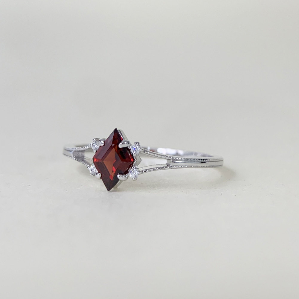 Natural Garnet Ring Sterling Silver Dainty Promise Rings Red January Birthstone Rings Art Deco Engagement Ring for Women