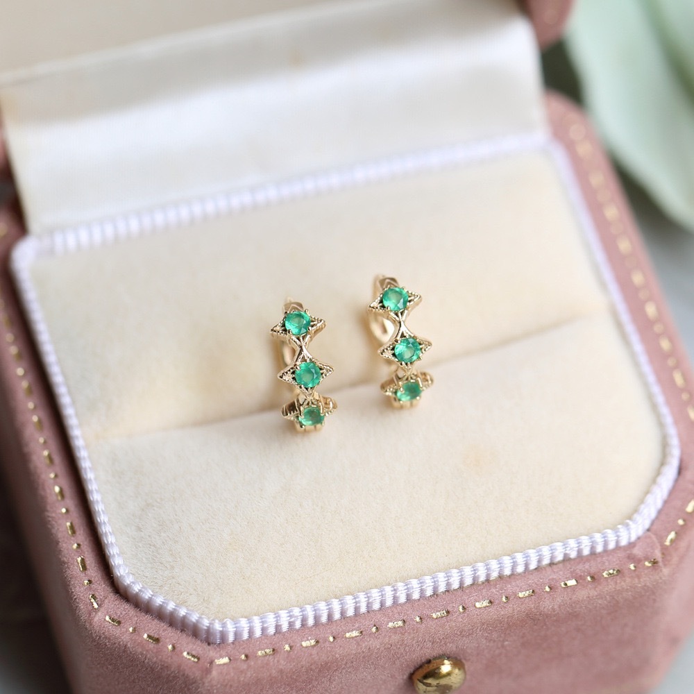 Small Hoop Earrings Gold Huggie Hoops for Women Ear Huggers Earrings Lightweight & Hypoallergenic Green Agate Gemstone Hoop Earrings Valentine's Gift