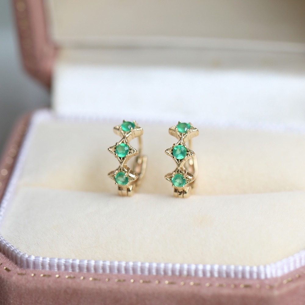 Small Hoop Earrings Gold Huggie Hoops for Women Ear Huggers Earrings Lightweight & Hypoallergenic Green Agate Gemstone Hoop Earrings Valentine's Gift