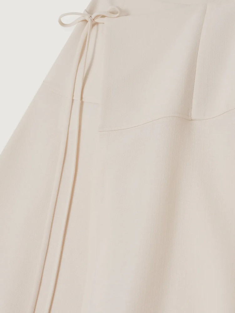 WRAP SILK MIDI SKIRT IN CREAM