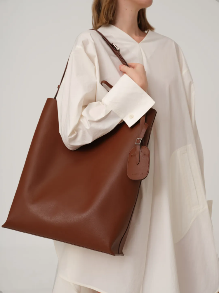 VEGAN LEATHER MEDIUM TOTE BAG