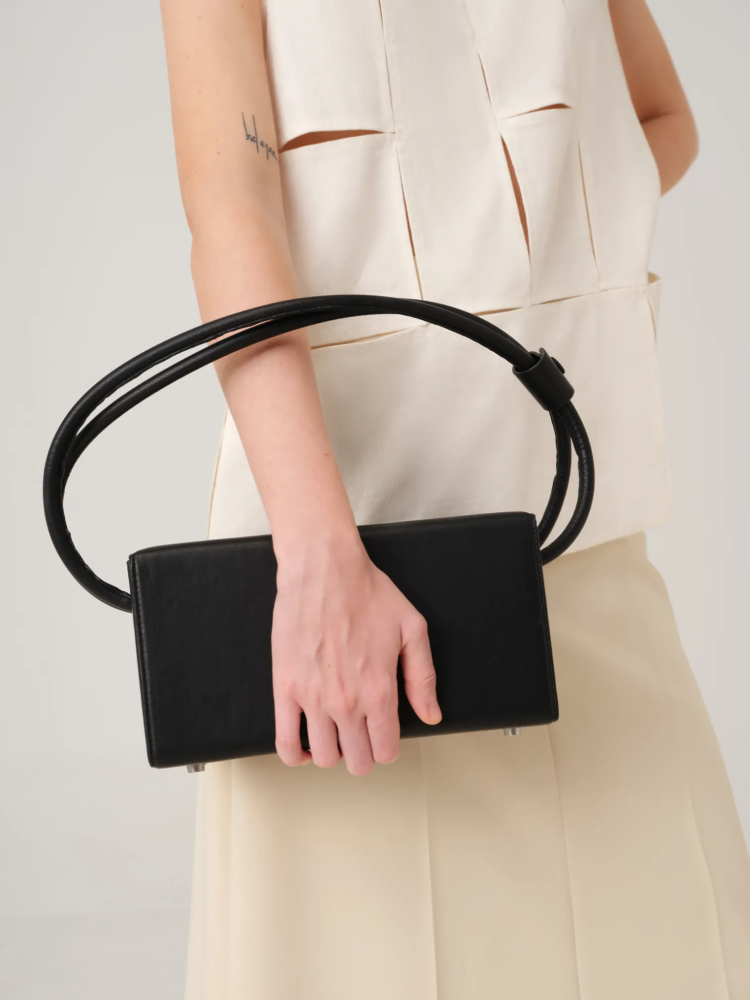 VEGAN LEATHER DRUM BAG IN BLACK
