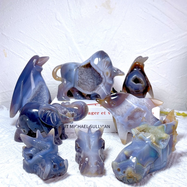 Drzuy  agate carvings