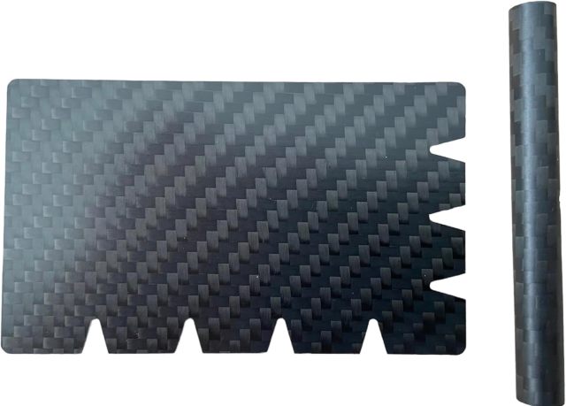 Carbon fiber card and straw carbon fiber plate