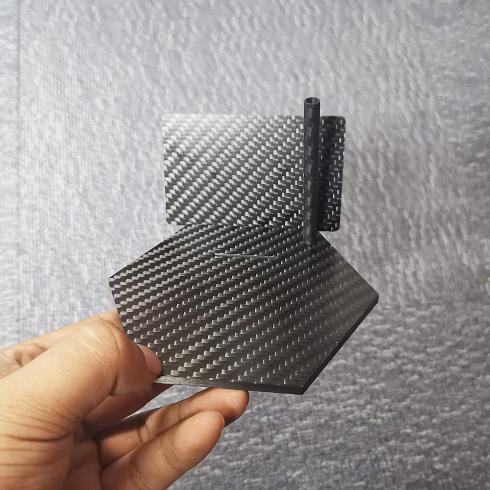 Carbon fiber card and straw carbon fiber plate