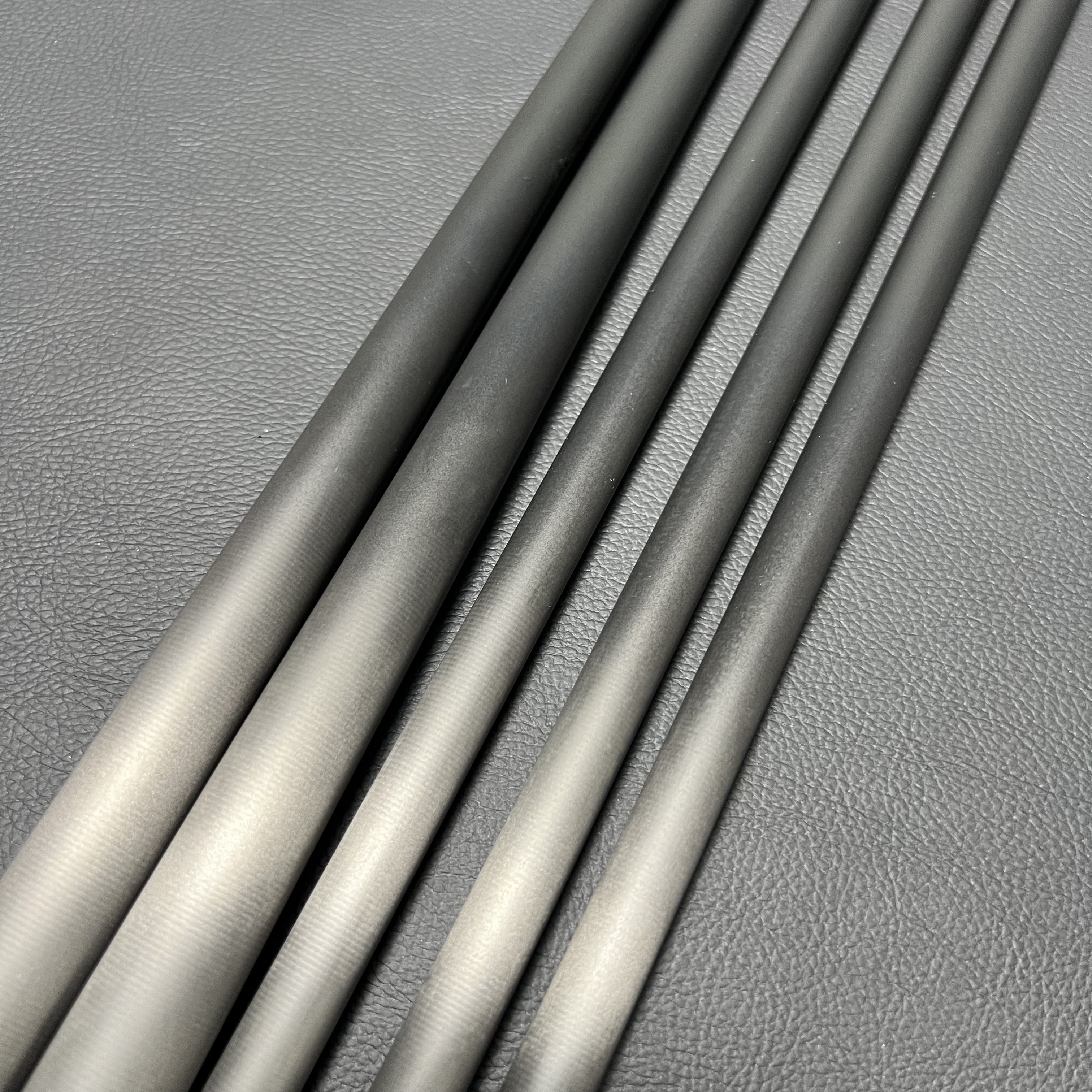 13.9 mm custom Low deflection break jump carbon cue shaft