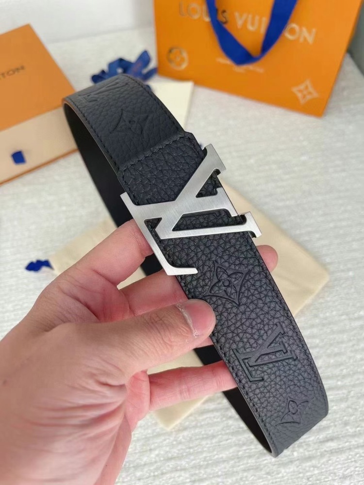 Ferragamo LV GUCCI For more products and more pictures, please contact us via WhatsApp in the bottom right corner.