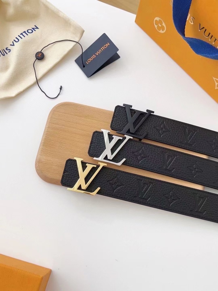 Ferragamo LV GUCCI For more products and more pictures, please contact us via WhatsApp in the bottom right corner.