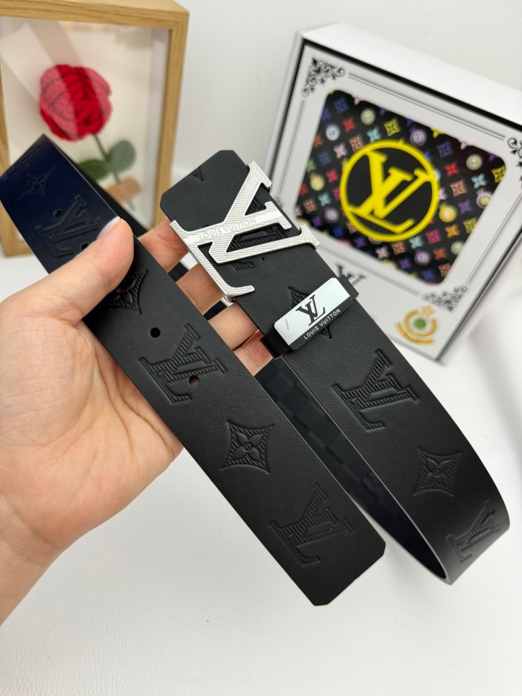 Ferragamo LV GUCCI For more products and more pictures, please contact us via WhatsApp in the bottom right corner.