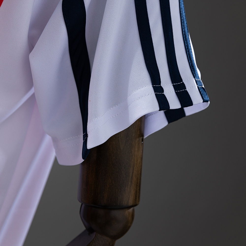2000-02 BAYERN MUNICH AWAY