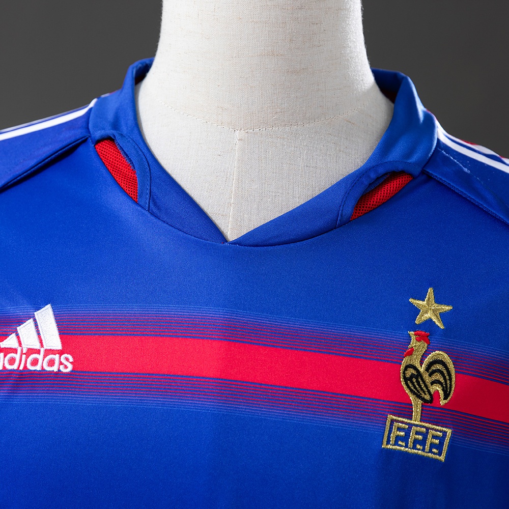 2004 FRANCE HOME