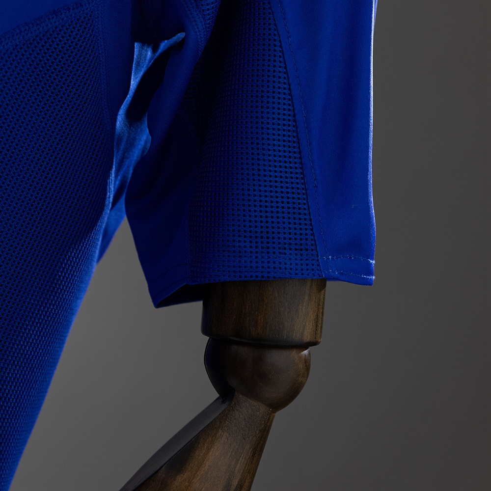 2004 FRANCE HOME