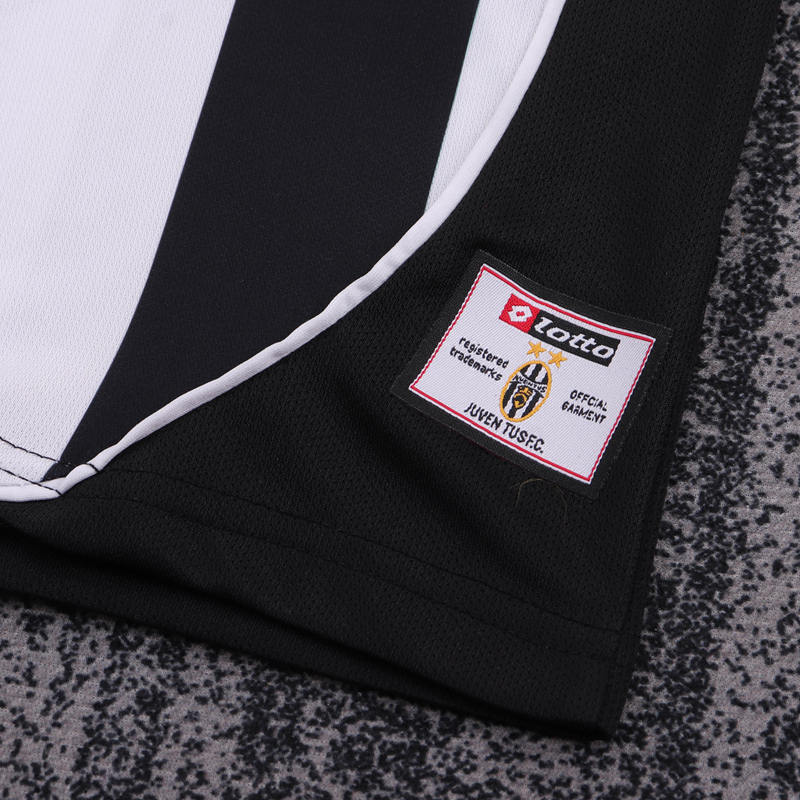 2002-03 JUVENTUS HOME KIDS KIT