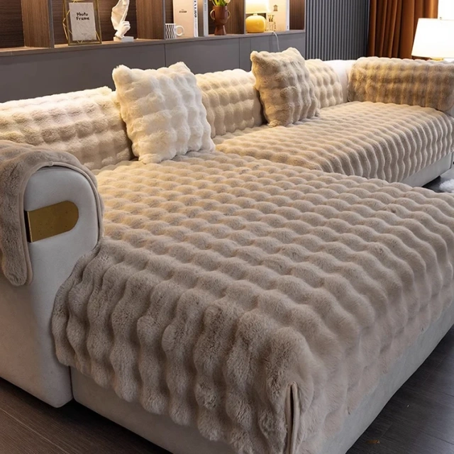 High Quality Pure Polyester 700gsm Anti-Static And Sustainable Faux Rabbit Fur Cushion For Home Decor