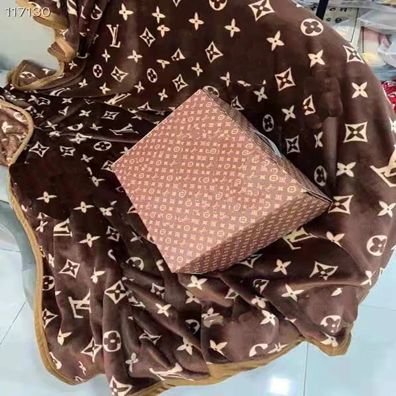 Hot Selling Luxury Brand Flannel Blankets Fleece Soft for Bedroom