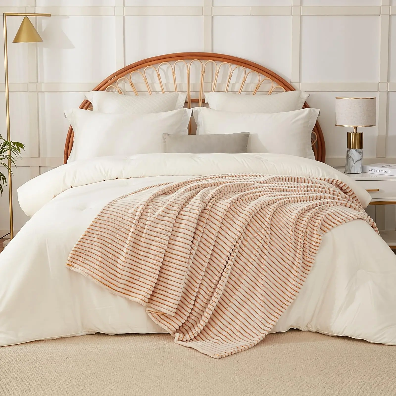 Wholesale Light Luxury 280gsm striped jacquard flannel Blanket for bed sofa Casual Nap Throw can make pillow Mustard Yellow