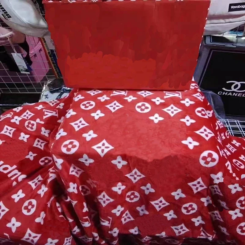 Hot Selling Luxury Brand Flannel Blankets Fleece Soft for Bedroom
