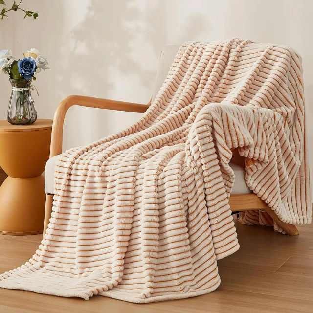 Wholesale Light Luxury 280gsm striped jacquard flannel Blanket for bed sofa Casual Nap Throw can make pillow Mustard Yellow