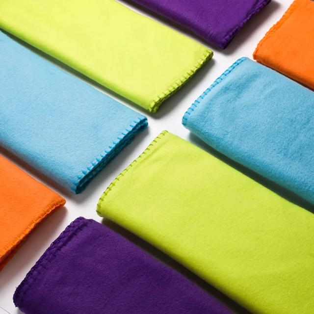 China Factory Custom Cheap Polyester Woven Plush Polar Fleece Blanket For Winter King Size Stock Lot Throw Blanket In Bulk